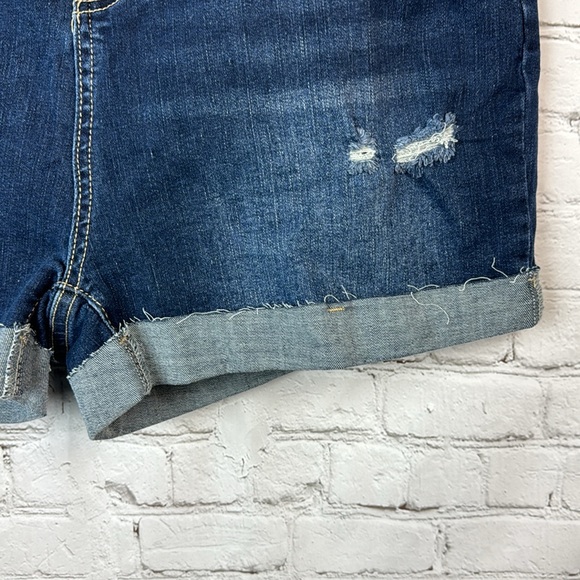 BloomChic Stretchy Roll Hem Distressed Denim Shorts Plus Size 16 1X - Picture 4 of 6